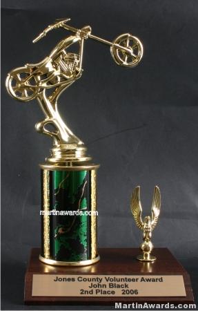Green Single Column Chopper Motorcycle With 1 Eagle Trophy 1