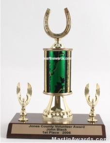 Green Single Column Horseshoe With 2 Eagles Trophy 1